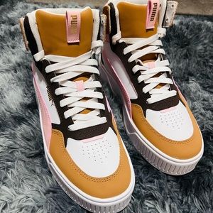 Women’s 9.5 Karmen Rebelle Hightop PUMAs
